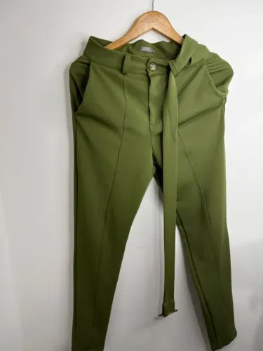 Calça verde com elastano