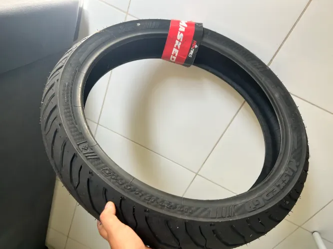 Vendo pneu masked 10/17
