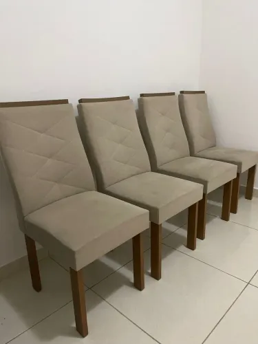 Vendo 4 cadeiras p/ mesa de jantar