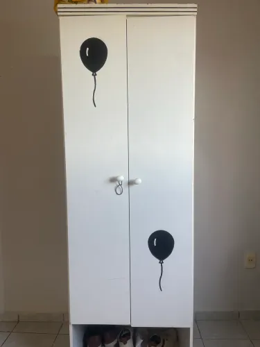 Guarda roupa pequeno