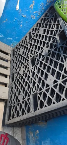 Pallet de plástico reforçado