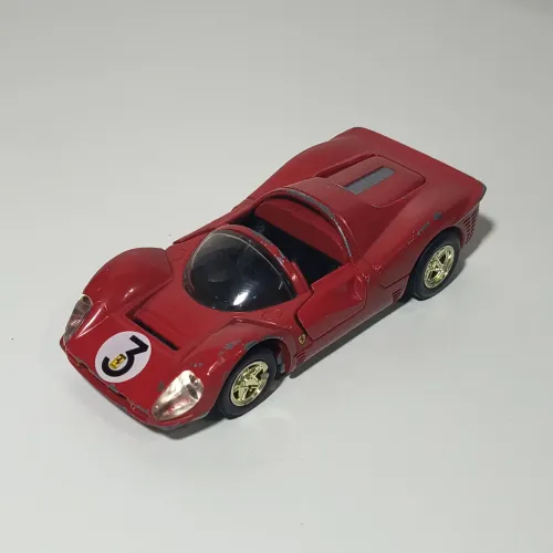 Miniatura Ferrari 330 P4 (1967) #3 Maisto, escala 1:38