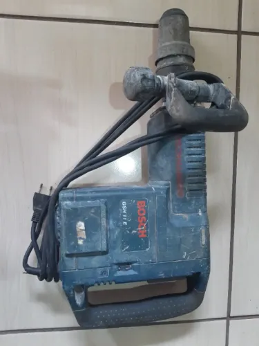 Martelete bosch 220v 11gl em bom estado