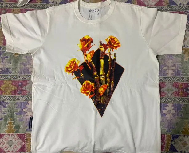 1x Camisa MCD "More Core Division"/Caveira Rosas/Caligraffiti Tropical Goth/Tamanho - "G"