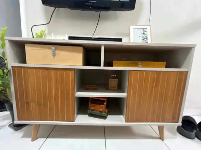 Rack para TV Amadeirado e Off-white - Menos de 1 Ano de Uso