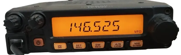Rádio Comunicador VHF Yaesu FT1802 usado LEIA