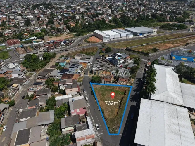Área esquina com 762,00m² no bairro Maracanã em Cariacica.