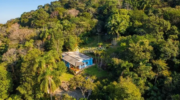 Raridade no Sul da Ilha: 26.710 m² com vista para o mar e escritura pública