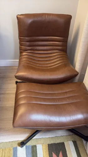 Duas poltronas Cyan Design Eduarda Arm Chair L-18042 11806 ferro preto couro marrom