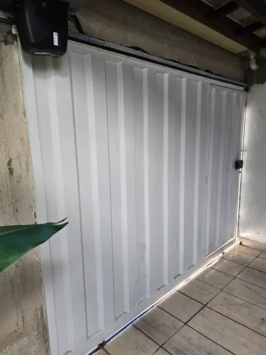 Portão garagem com portão social e motor Rossi