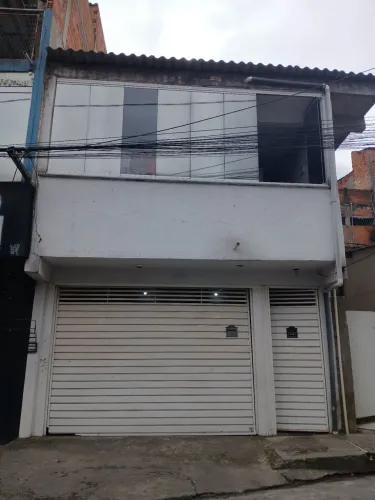 Casa de 3 cômodos com garagem