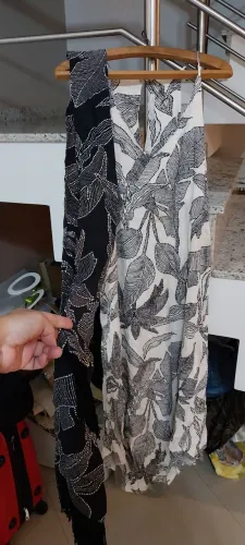 Vestido midi estampado em preto e branco