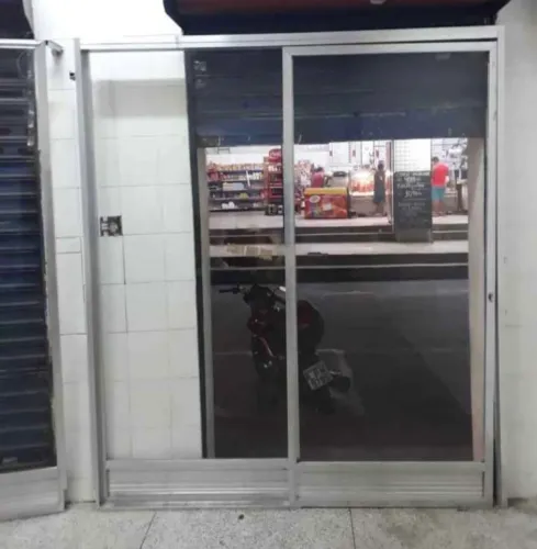 PORTA DE VIDRO CORRER + VITRINE FIXA PARA LOJA