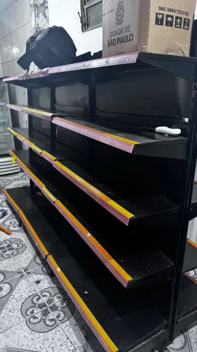 Prateleira de mini mercado