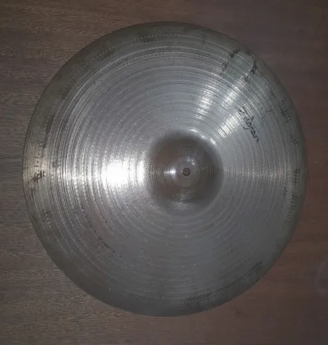 Prato ride Zildjian 20" Liga B 8 . 