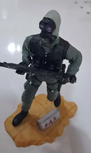 Bonecos de soldados em resina
