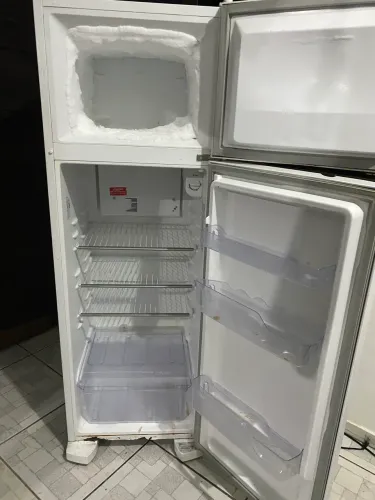 Geladeira pra vender logo 