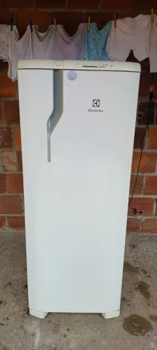 Geladeira Electrolux 270 litros " Faço entrega "