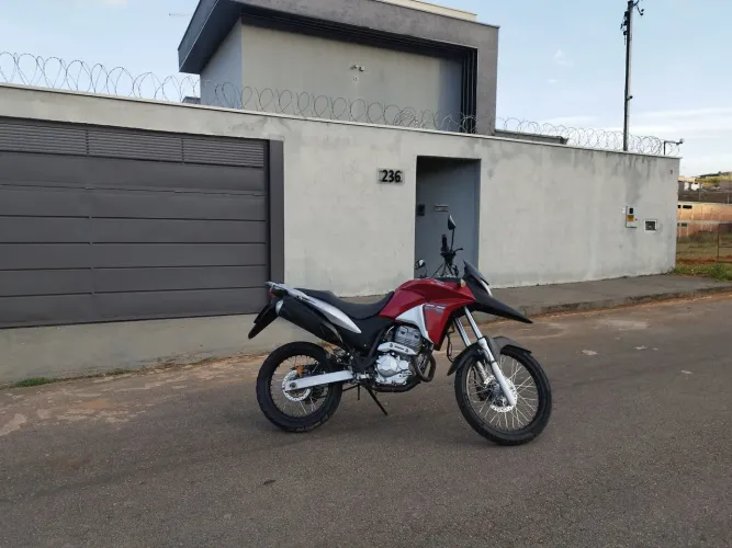 Vende-se XRE 300 2014 IMPECÁVEL! <br>66 mil km