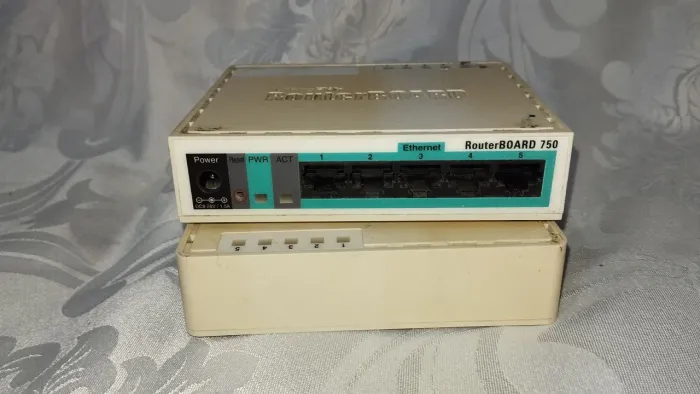 Mikrotik RouterBOARD RB750, Lote 2un, LEIA.