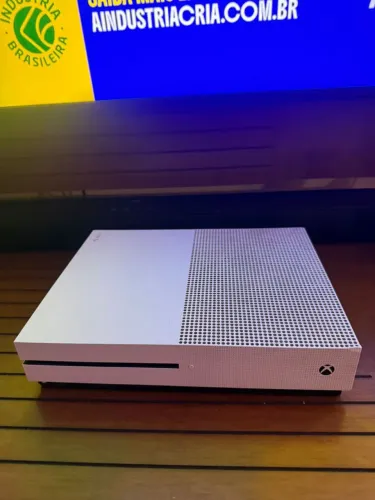 XBOX ONE S (500GB)
