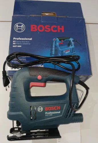 Serra Tici-tico Bosch GST 680 500w com lâmina 