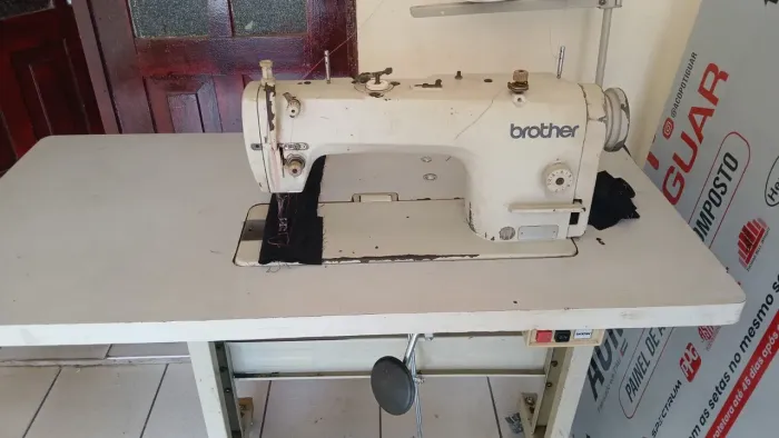 Máquina de Costura Reta Industrial