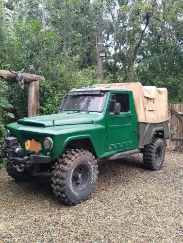 Ford F-75 4X4 2.3 1976