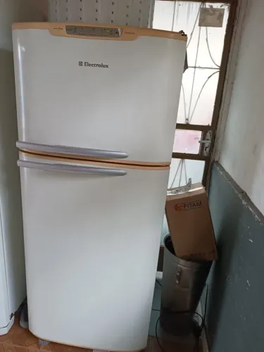 Geladeira Electrolux modelo dff 37 352 litros