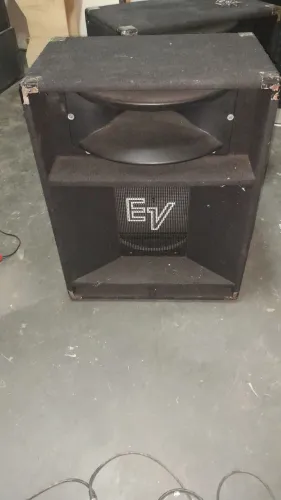 Par de caixas Caixa Eletro voice 15"