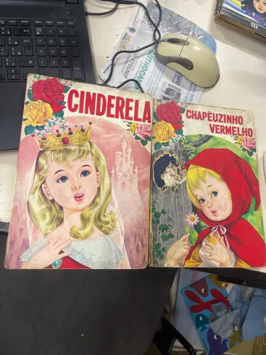 Livros Cinderela chapeuzinho vermelho edição japonesa fujiya Kobe tachikawa