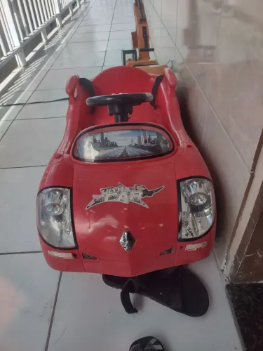 Carrinho infantil vermelho 