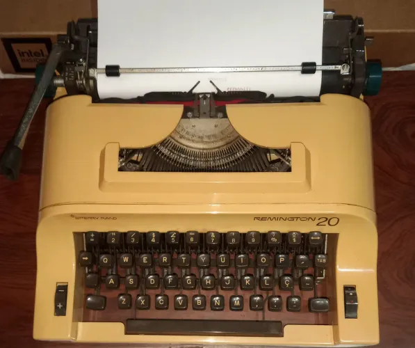 MÁQUINA DE ESCREVER ANTIGA REMINGTON 20