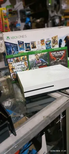 Xbox one S na caixa