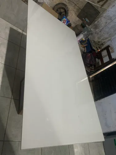 Mesa sem cadeiras