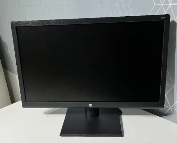 Monitor HP V19b 18,5" LED HD 1366x768 - Excelente Estado