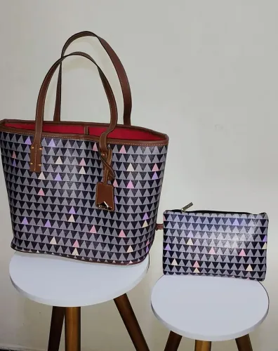 Bolsas Semi Novas, cada uma R$ 90,00