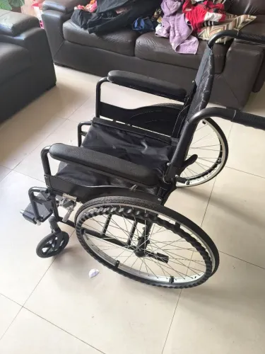 Cadeira de rodas dobrável BK compacta 