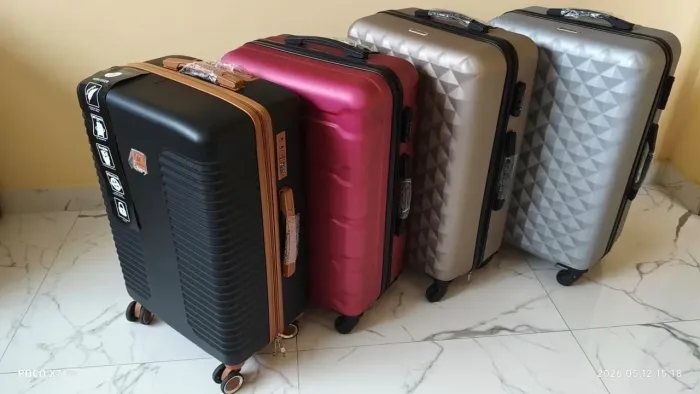 Mala de viagem de 23 kilos simples de ótima qualidade e praticidade.