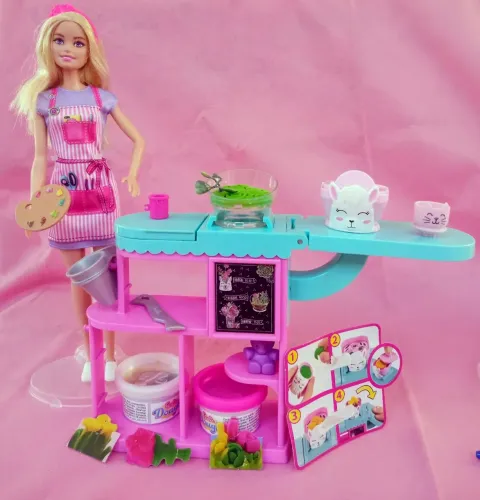 Barbie lá já de flores, floricultura, original com.todas as peças.