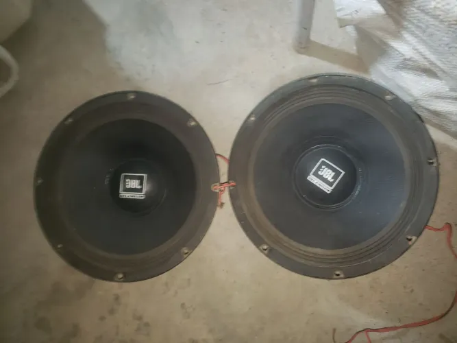 PAR DE ALTO-FALANTES DE 10 POLEGADAS JBL