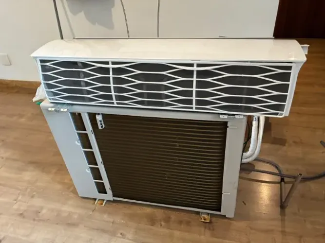 Ar-condicionado LG Dual Inverter Voice 24.000 BTUs quente e frio, 220 V