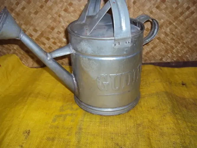 regador metal  prauso /decoraçao ;/cada peça