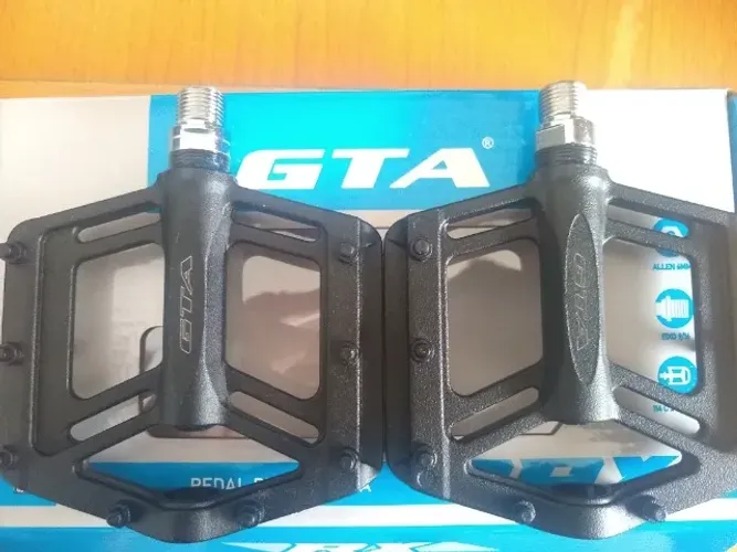 Pedal Plataforma Alumínio Com cravos  e Rolamentos Selados