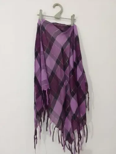 Lenco triangular com franjas