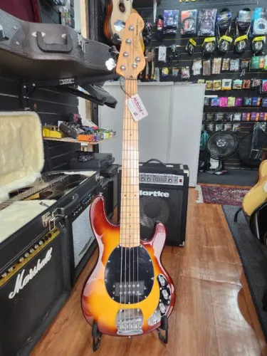 Baixo Vintage V965 Music Man Ativo 5 cordas