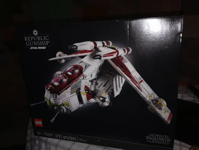 Vendo Lego republic gunship estar wars ou troco por play5 midia fisica