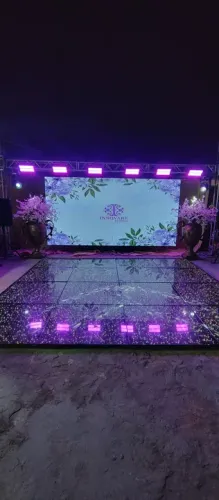 Telão de LED e iluminação para eventos.