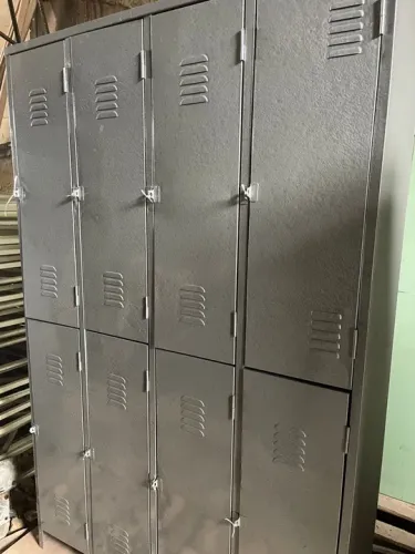 Armário de Aço com 8 Portas - Ideal para Escritório, Loja ou Academia!