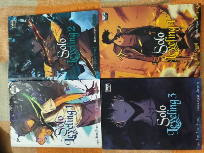 Mangás do 1 ao 4 Solo leveling